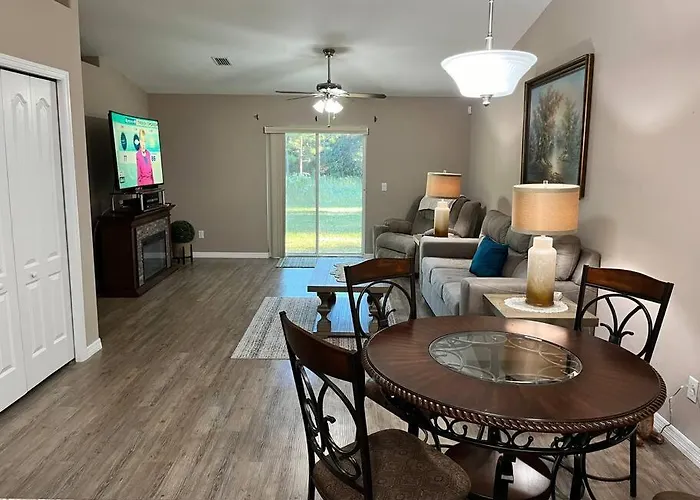 Quiet Snowbird Retreat Comfy Affordable