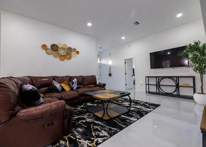 4Br 3Ba Home With Pool 7Mins From Springs