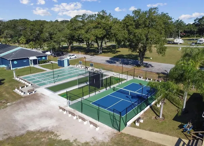 2 Bed Cozy Home, Dade City, Pickle Ball And Pool
