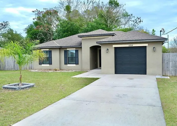 Brooksville Retreat! 3 Bed, 2 Bath!