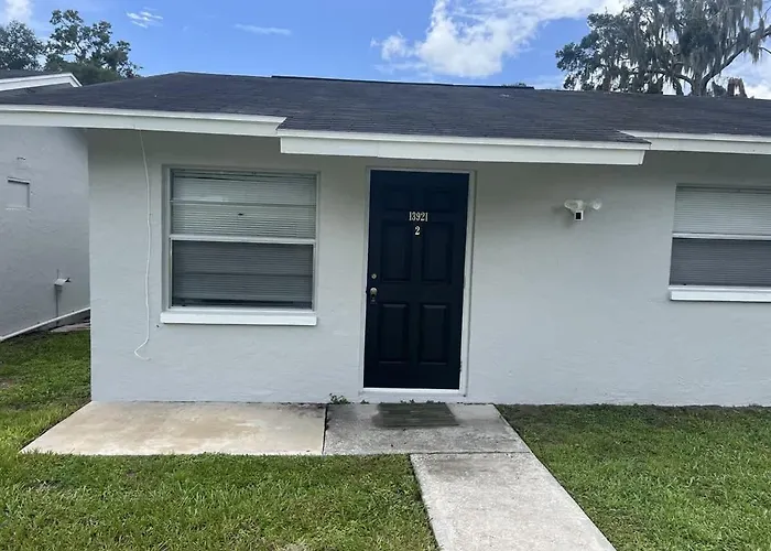 Cozy 2 Bedroom Home, Dade City!