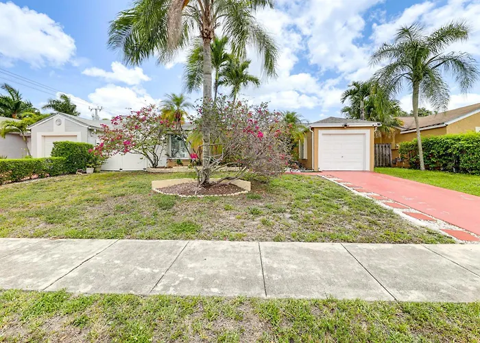 Screened Patio + Pool: Work Remote In Boca Raton!