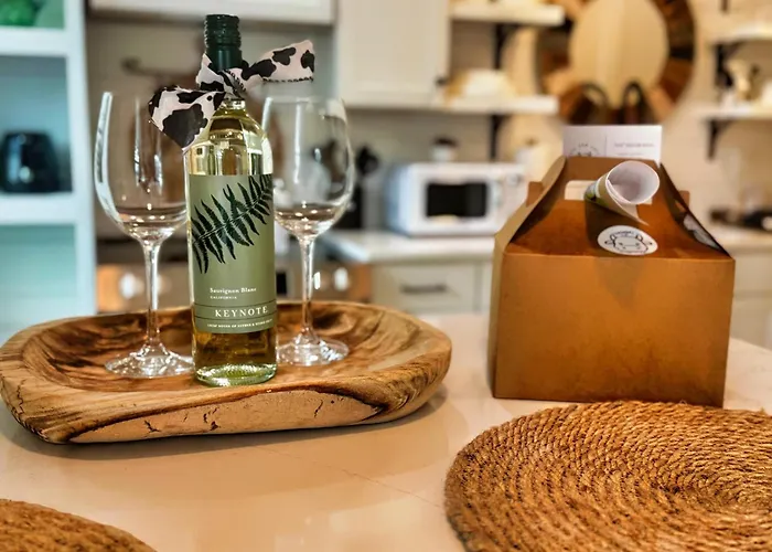 Walk To Best Eats And Shops And Stay In Style