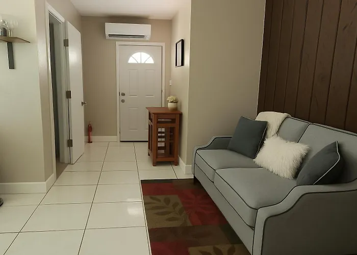 Green Castle Apartment In Tampa 10 Min From Airport And The Beach