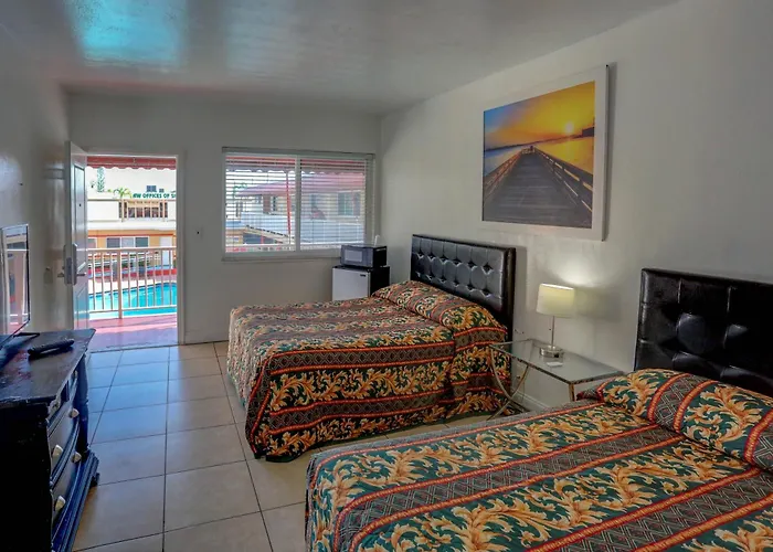 Beach And Town Motel