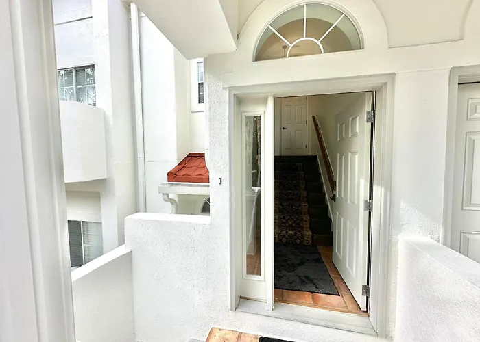 5285 Tivoli By The Sea