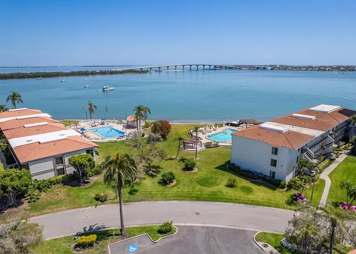 3 Bedroom Lake Front Townhouse - Absolute Gem Isla Del Sol