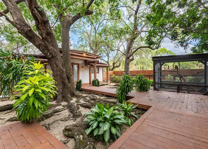 Quiet Zen Tiny House In Japanese Garden