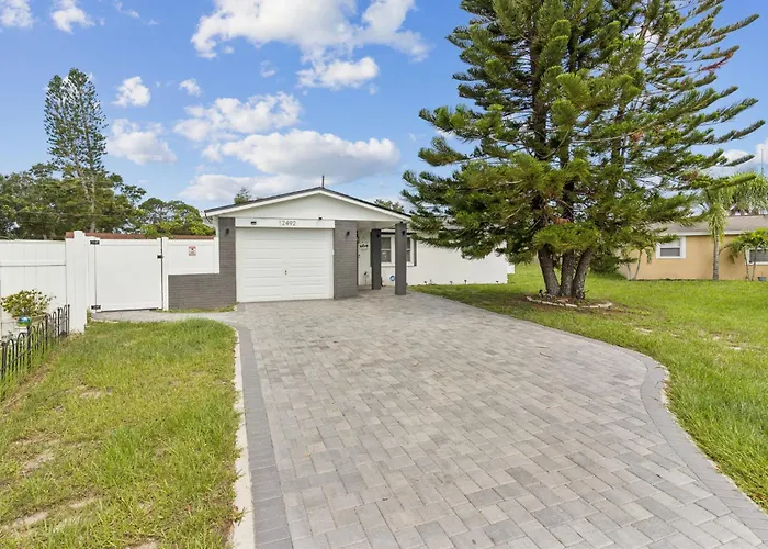 3Bd 2Ba House With Parking Laundry And Large Patio