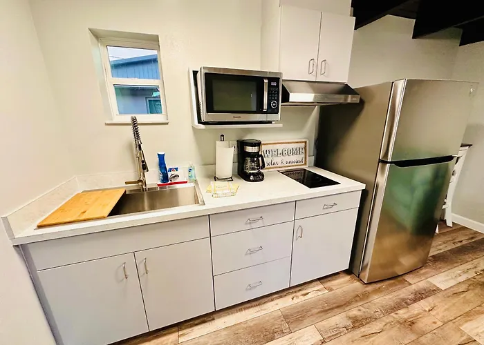 Cottage 36, Sunshine Suite - Dora Canal Court - A Downtown, Waterfront Community