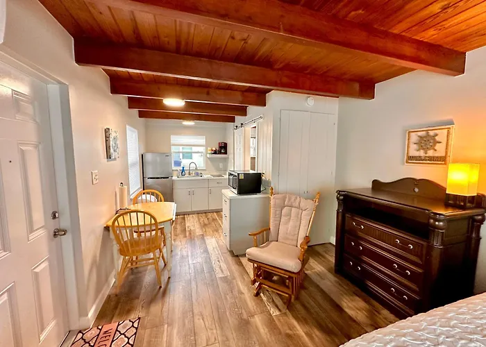 Cottage 34, Coconut Cottage - Dora Canal Court - A Downtown, Waterfront Community