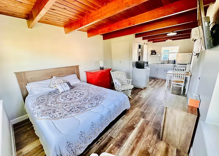 Cottage 33, Pineapple Place - Dora Canal Court - A Downtown, Waterfront Community