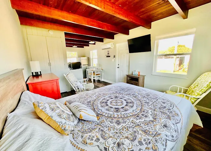 Cottage 33, Pineapple Place - Dora Canal Court - A Downtown, Waterfront Community