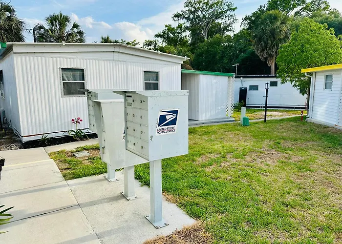 Cottage 32, Flamingo Bungalow - Dora Canal Court - A Downtown, Waterfront Community