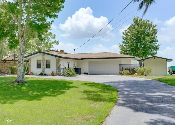 Family Home W/ Stunning Water Views In Tavares!