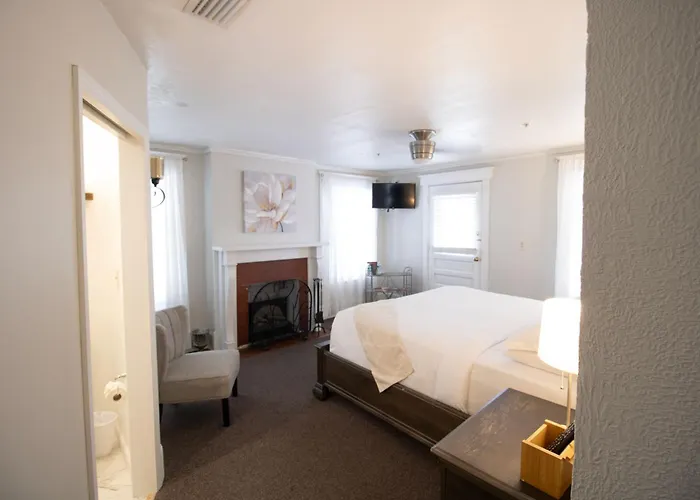 Inn On Charlotte Boutique Hotel