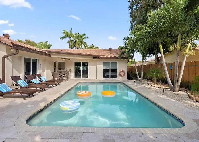 Beautiful Villa 4 Bd 3 Ba With Heated Private Pool, Close To Beach