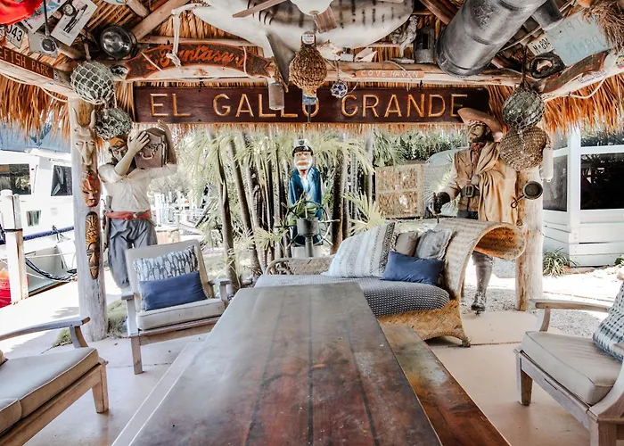 Off The Charts-Waterfront Tiki Bar & Private Dock