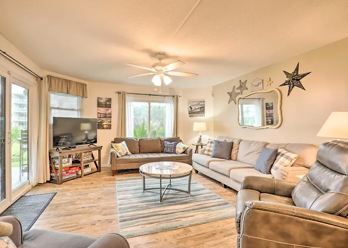 St Augustine Beach Condo W/ Patio & Pool Access!
