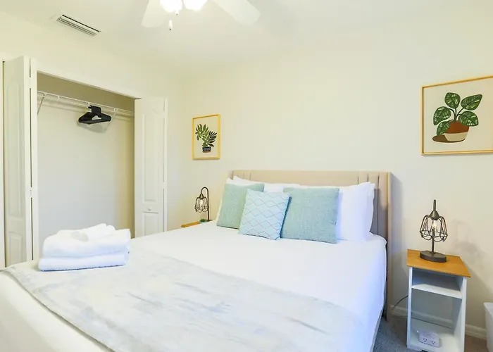Salty Tide Getaway - Nightlife, Pool, Play, Beach