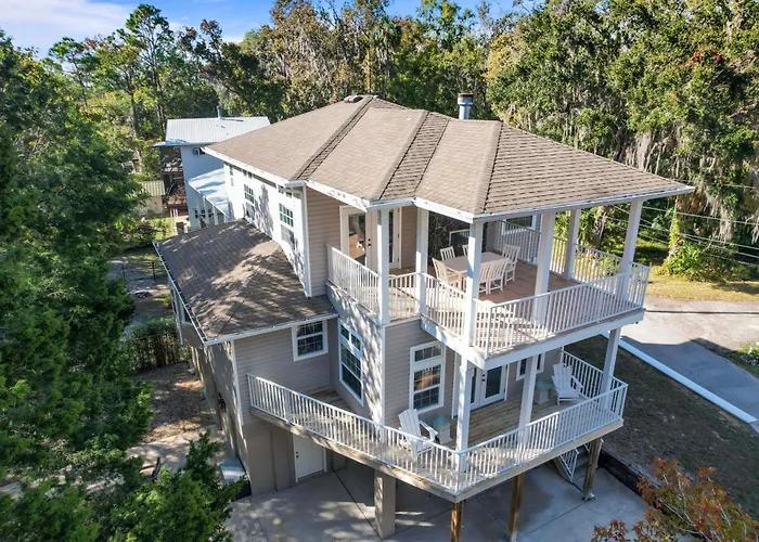 Decks, Docks & Kayaks: Waterfront Homosassa Gem