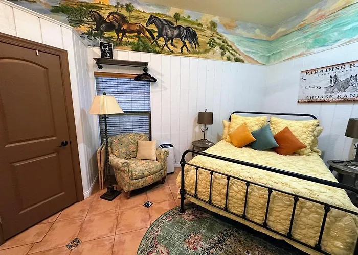 Horse Ranch Adventures - Paradise Ranch Bunkhouse