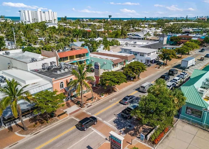 Siesta Key Condo - Beach, Pool & Village Fun!