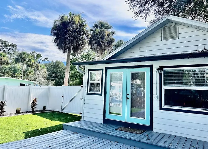 The White House At Weeki Wachee
