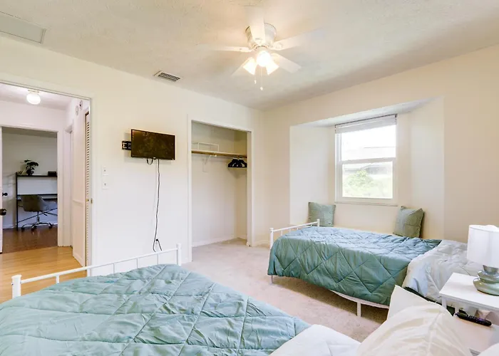 6 Mi To St Lucie River: Family Home W/ Patio!