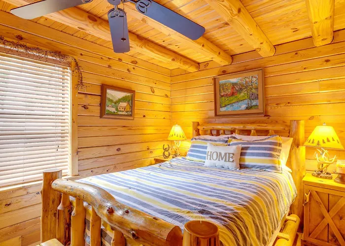 Steps To Lake Okeechobee: Cabin W/ Pool Access!