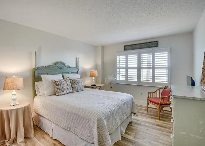 Beachfront Condo W/ Pool Access In Ponce Inlet