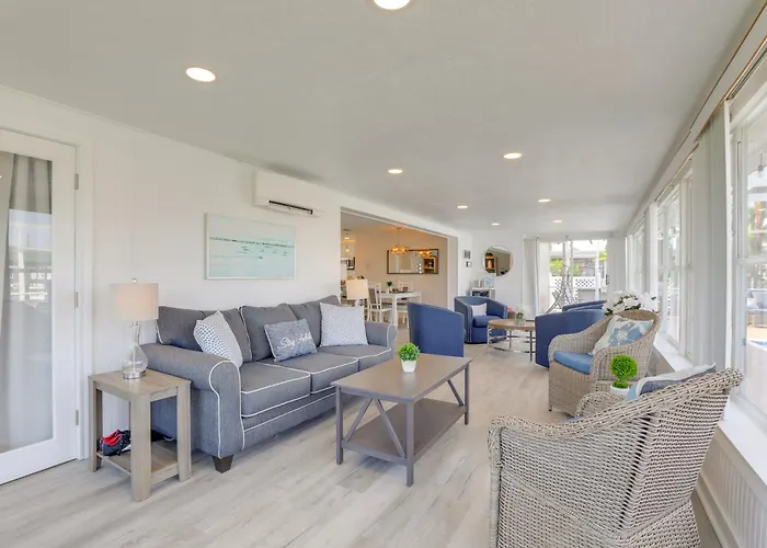 Canal-Front Haven: Pool, Dock & Lanai In Palmetto