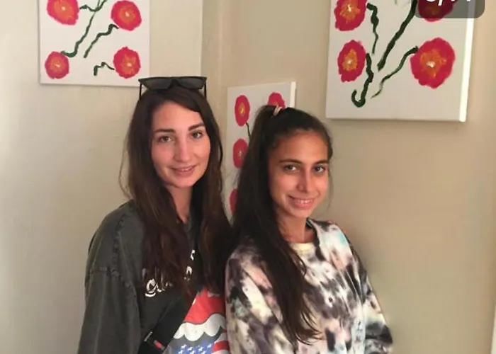 The Hollywood International Hostel - 24 Hour Check In - Under New Management