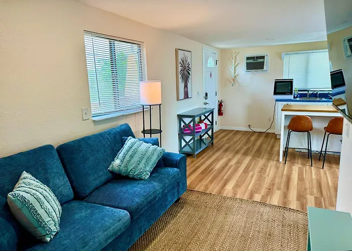 Sun-Drenched 1Br Apt - 5Min Walk To Beach