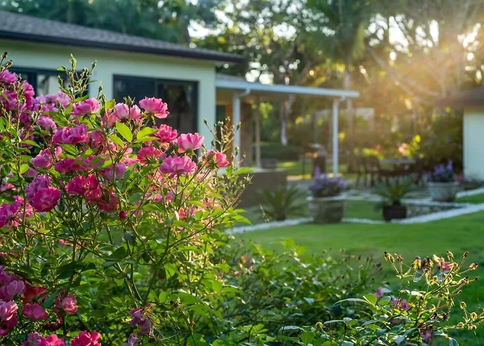 The Garden House Hot Tub Pool And Lush Garden Oasis