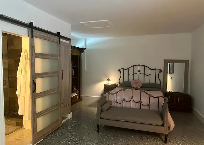 Flora'S Garden Apartment/Studio
