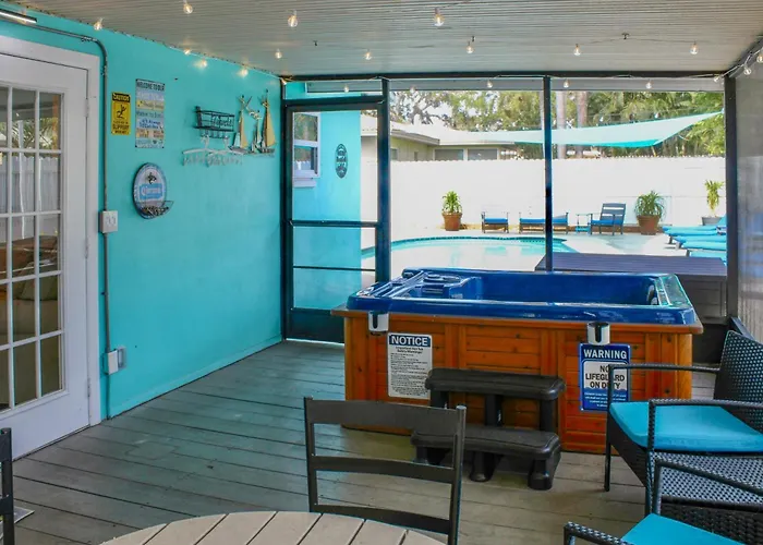 Largo Family Oasis: Private Pool & Hot Tub!