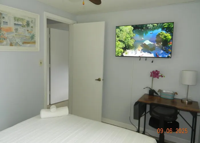 Chazz Doorway Duplex