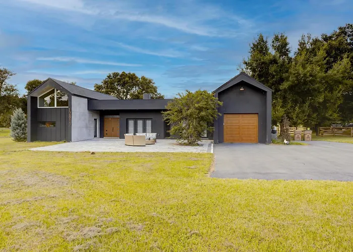 Black Sheep Hideaway Modern Countryside Serenity