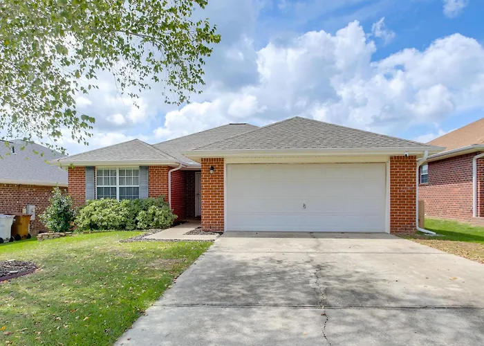 3 Mi To Escambia Bay: Home W/ Deck & Private Yard!