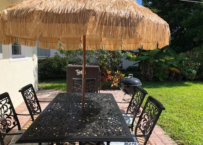 On Island! Private Pool Home-Walk To Great Beach!