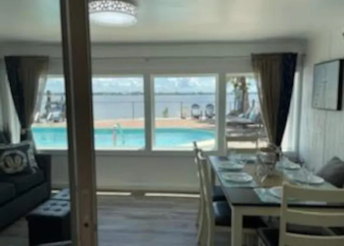Waterfront Mermaids Retreat Charms! Pool & Bay