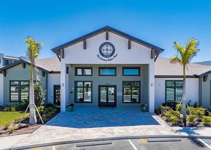 Landing Apartments - Gateway Commons