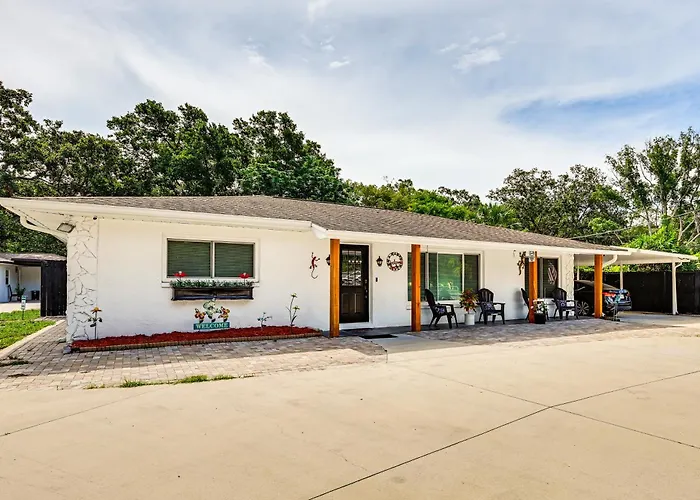 Breezy Lutz Home W/ Patio: Perfect For Long Stays