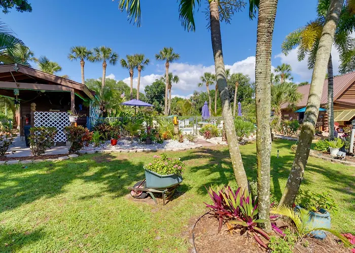 Fish On-Site: Okeechobee Cabin W/ Pool Access