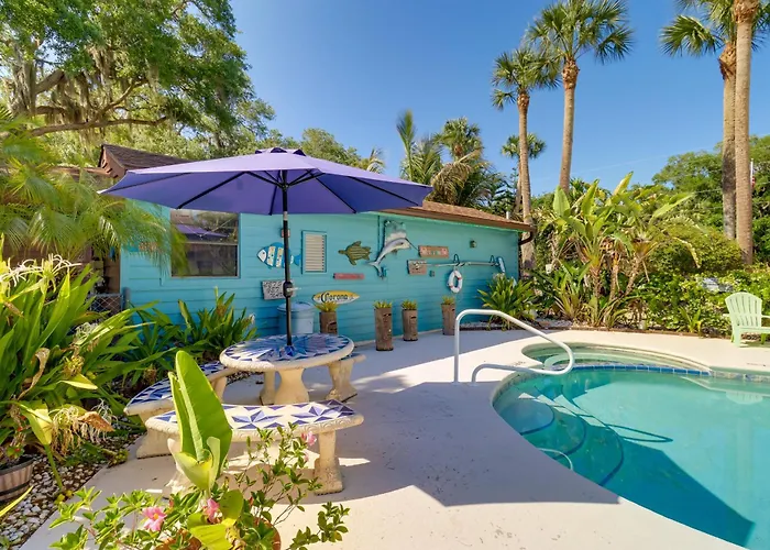 Fish On-Site: Okeechobee Cabin W/ Pool Access