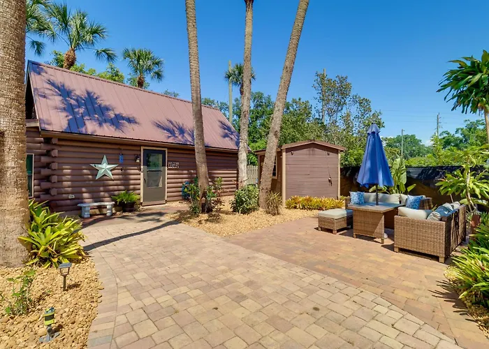 Fish On-Site: Okeechobee Cabin W/ Pool Access