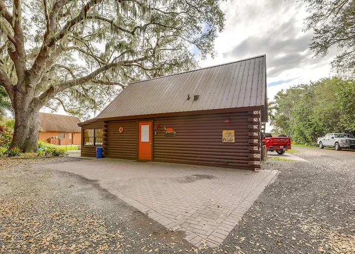Steps To Lake Okeechobee: Cabin W/ Pool Access!