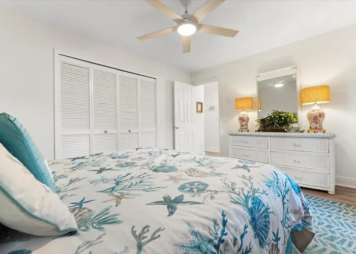 Waterfront - Private Pool - Pet Friendly