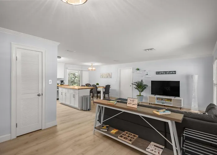 Cozy 4Br King Suite Home By Wec & Downtown!